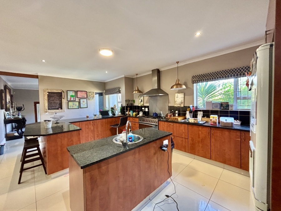 5 Bedroom Property for Sale in Vierlanden Western Cape